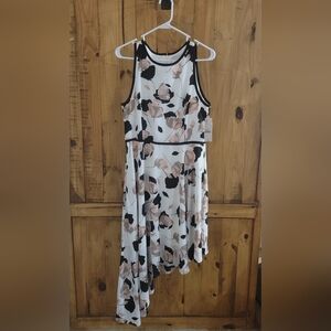 Beautiful white flower dress size 10 NWT